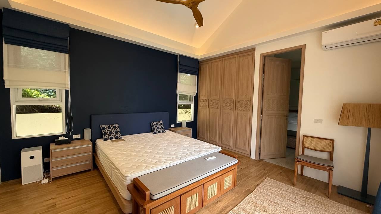 Villa XXX, Baan-Bua, Най Харн — спальня с гардеробной