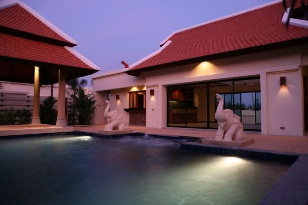 Baan-Pratum — Thai Balinese Canal Villa
