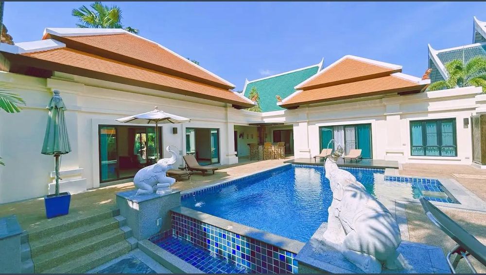 Villa R01 — Тайско-балийская вилла у канала на участке 890 м²